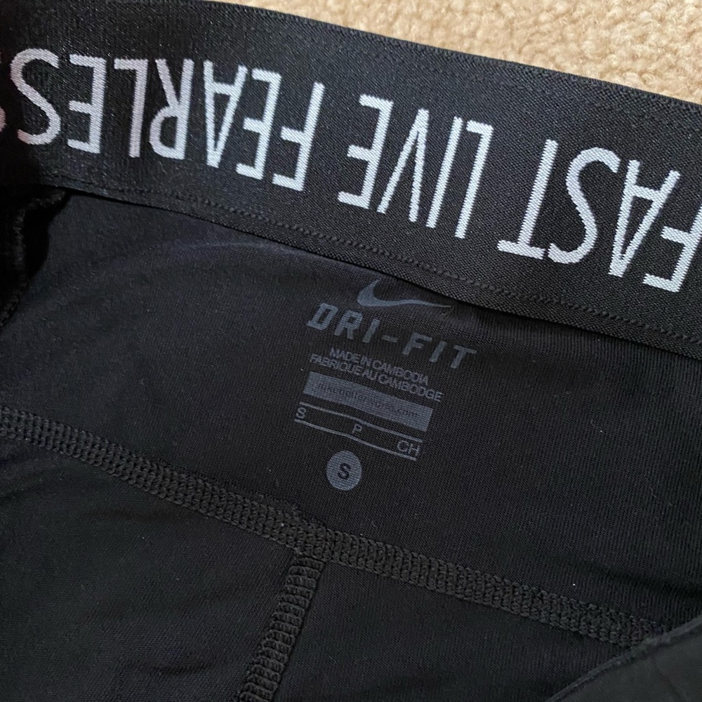 EUC Nike Black 3/4 Length Leggings - Picture 3 of 6